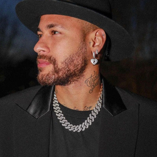 Brinco de Coração Partido Type Neymar Ice Cravejado (o par)