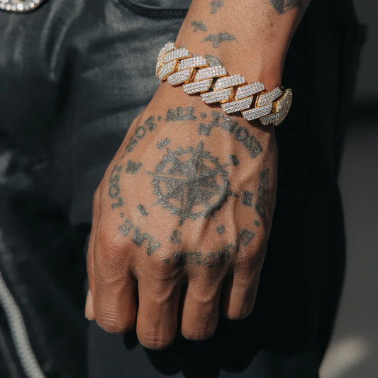 20MM PULSEIRA DIAMOND PRONG LINK - BANHADO A OURO 18K