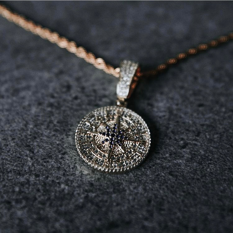 PINGENTE ICED COMPASS - BANHADO A OURO 18K